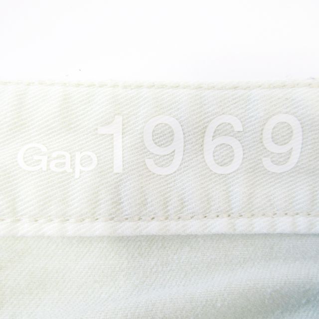 GAP(ギャップ)のGAPギャップ▼リアルストレートジーンズ▼強ストレッチ▼24インチ▼W約68cm レディースのパンツ(デニム/ジーンズ)の商品写真