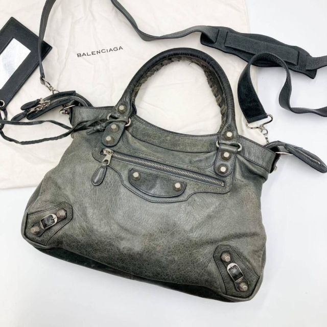 Balenciaga(バレンシアガ)のバレンシアガ ジャイアントタウン ロングショルダー シルバースタッズ グレー レディースのバッグ(ハンドバッグ)の商品写真