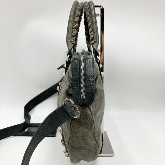 Balenciaga(バレンシアガ)のバレンシアガ ジャイアントタウン ロングショルダー シルバースタッズ グレー レディースのバッグ(ハンドバッグ)の商品写真