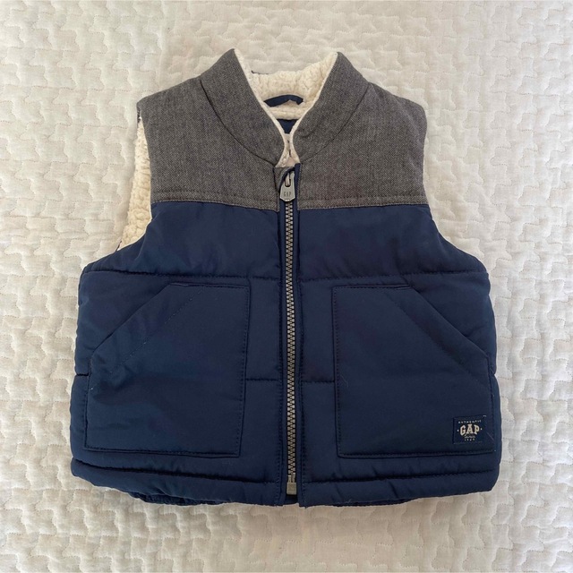 babyGAP(ベビーギャップ)ののず⭐︎様専用　baby gap ダウンベスト キッズ/ベビー/マタニティのベビー服(~85cm)(ジャケット/コート)の商品写真