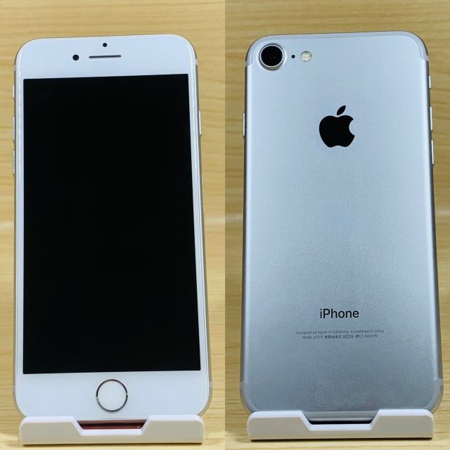Apple(アップル)のバッテリー100％ SIMﾌﾘｰ iPhone7 32GB P124 スマホ/家電/カメラのスマートフォン/携帯電話(スマートフォン本体)の商品写真
