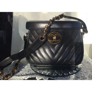 シャネル(CHANEL)のシャネル　Vステッチ ショルダーバッグ(ショルダーバッグ)