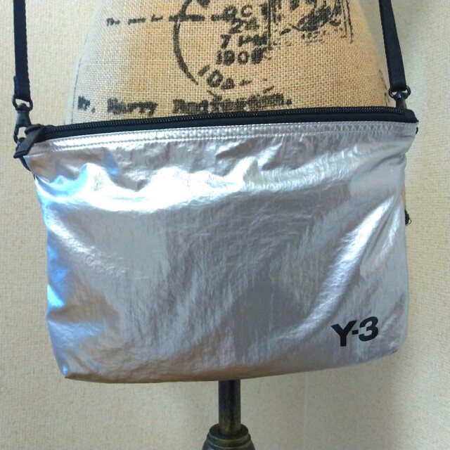 Y-3(ワイスリー)のY-3 サコッシュ シルバー メンズのバッグ(ショルダーバッグ)の商品写真