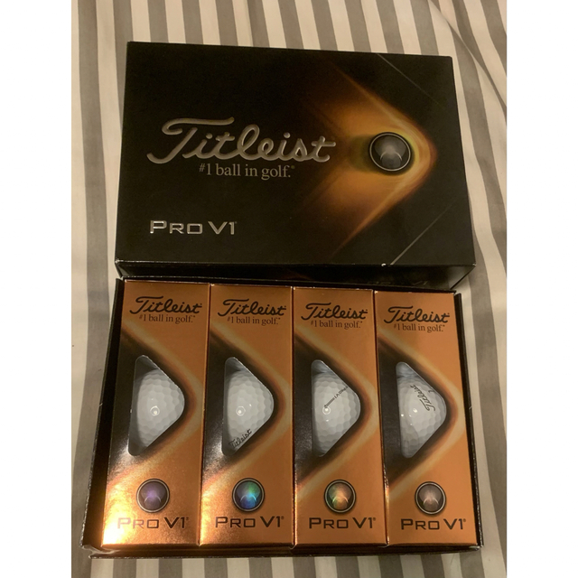 Titleist(タイトリスト)のタイトリスト(TITLEIST) ゴルフボール 2021 Pro V1 1ダース チケットのスポーツ(ゴルフ)の商品写真