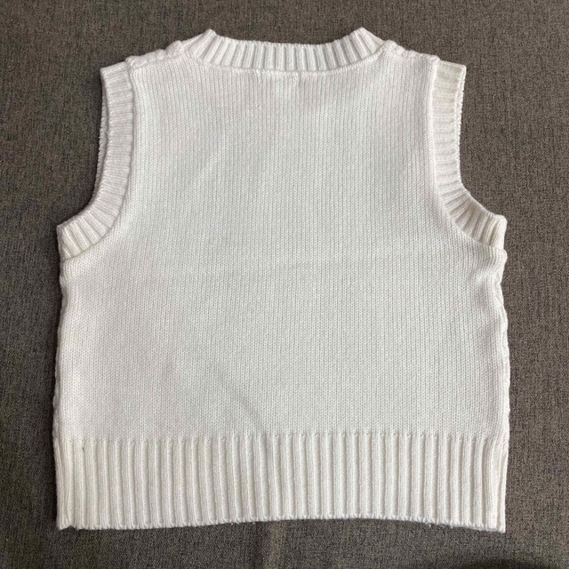 BeBe(ベベ)のBeBe ベベ　ニットベスト　女の子　110 キッズ/ベビー/マタニティのキッズ服女の子用(90cm~)(ニット)の商品写真