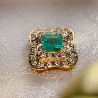 K18 緑の宝石の代表『エメラルド』ペンダントトップの通販 by ゆいたん ...