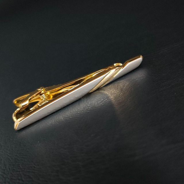 Yves Saint Laurent(イヴサンローラン)の【極美品】イヴサンローラン　カフス・タイピンセットYSLロゴ　ゴールド　シルバー メンズのファッション小物(ネクタイピン)の商品写真