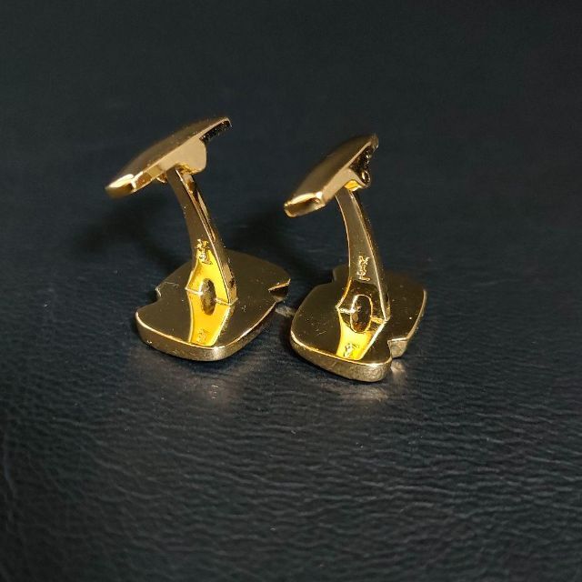 Yves Saint Laurent(イヴサンローラン)の【極美品】イヴサンローラン　カフス・タイピンセットYSLロゴ　ゴールド　シルバー メンズのファッション小物(ネクタイピン)の商品写真