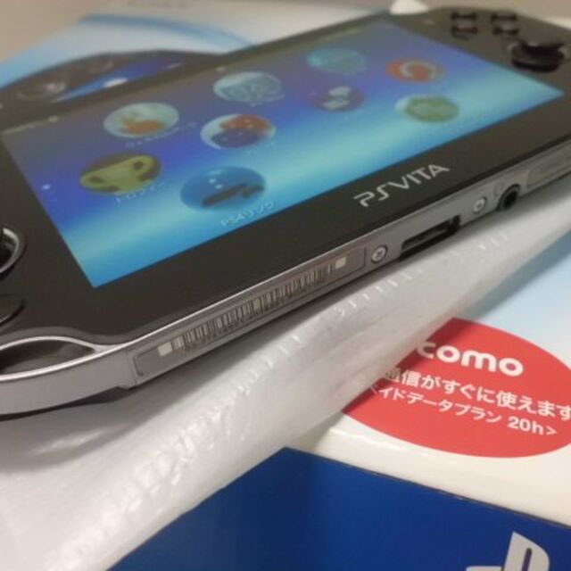 PlayStation Vita(プレイステーションヴィータ)のPSVITA PCH-1100 エンタメ/ホビーのゲームソフト/ゲーム機本体(携帯用ゲーム機本体)の商品写真