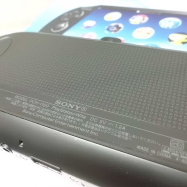 PlayStation Vita(プレイステーションヴィータ)のPSVITA PCH-1100 エンタメ/ホビーのゲームソフト/ゲーム機本体(携帯用ゲーム機本体)の商品写真