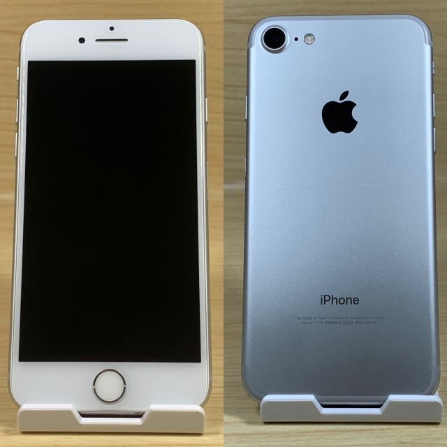 Apple(アップル)のﾊﾞｯﾃﾘｰ100％ SIMﾌﾘｰ iPhone7 32GB P77 スマホ/家電/カメラのスマートフォン/携帯電話(スマートフォン本体)の商品写真