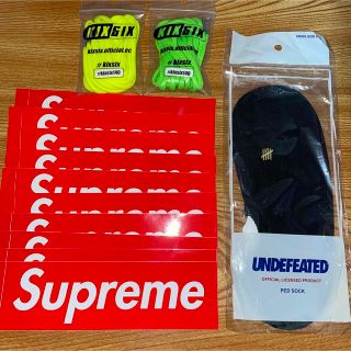 アンディフィーテッド(UNDEFEATED)のundefeated ソックス　KIX SIX靴紐 黄と緑　ステッカー10枚(ソックス)