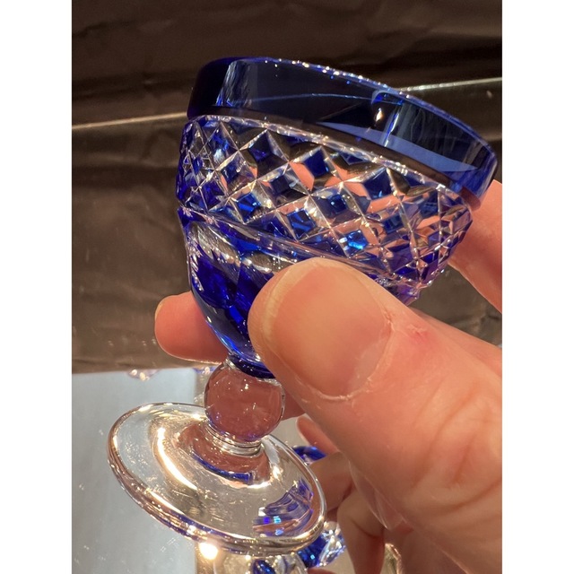 薩摩切子　玉足酒杯BL  カメイガラス　L-2064 インテリア/住まい/日用品のキッチン/食器(アルコールグッズ)の商品写真