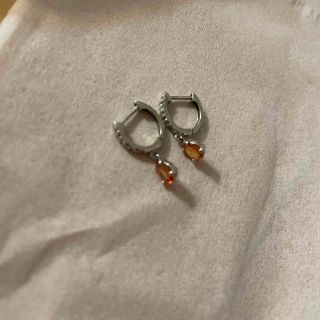 ジュエリーツツミ(JEWELRY TSUTSUMI)のK10WG ダイヤモンドフープピアス　涙　しずく(ピアス)