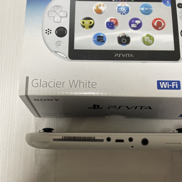 PlayStation Vita(プレイステーションヴィータ)のPSVITA PCH-2000 Glacier White エンタメ/ホビーのゲームソフト/ゲーム機本体(携帯用ゲーム機本体)の商品写真