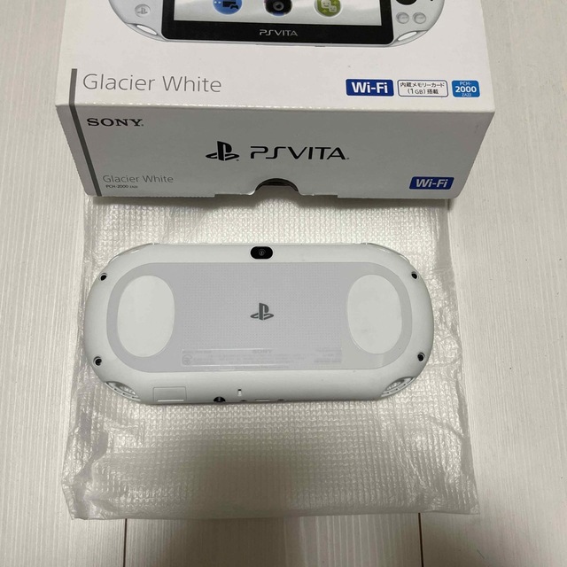 PlayStation Vita(プレイステーションヴィータ)のPSVITA PCH-2000 Glacier White エンタメ/ホビーのゲームソフト/ゲーム機本体(携帯用ゲーム機本体)の商品写真