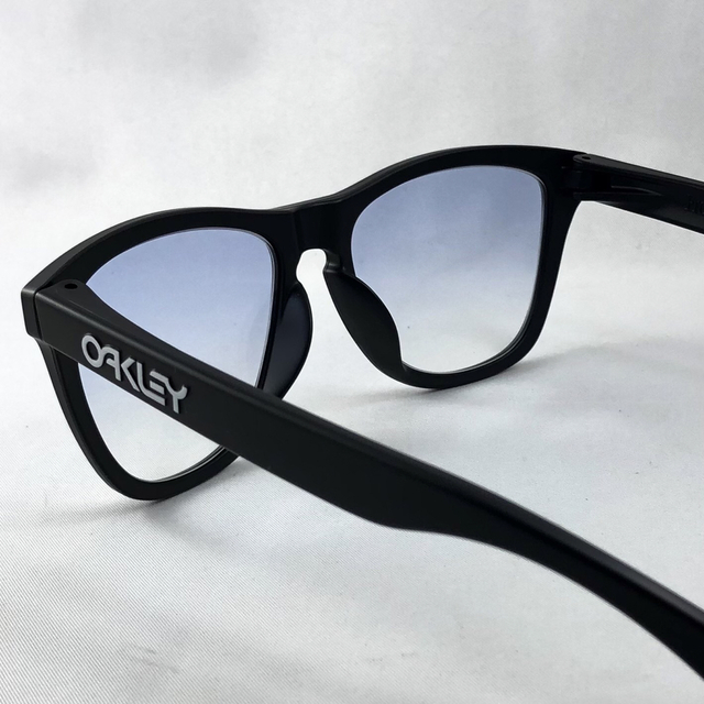 Oakley(オークリー)のOAKLEYオークリー9245ブルーグラデーションサングラスフロッグスキンD0 メンズのファッション小物(サングラス/メガネ)の商品写真