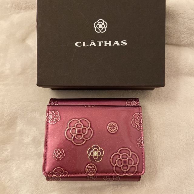 CLATHAS(クレイサス)の【新品未使用】CLATHAS エナメル三つ折財布 レディースのファッション小物(財布)の商品写真