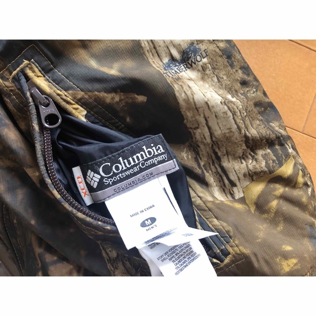 Columbia(コロンビア)のコロンビア☆Columbia、カモフラ、迷彩、ダウン、ジャケット、リバーシブル メンズのジャケット/アウター(ダウンジャケット)の商品写真