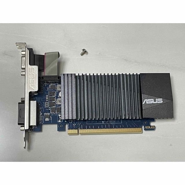 ASUS(エイスース)のGT710 2GB ASUS製 グラフィックボード　ファンレス スマホ/家電/カメラのPC/タブレット(PCパーツ)の商品写真