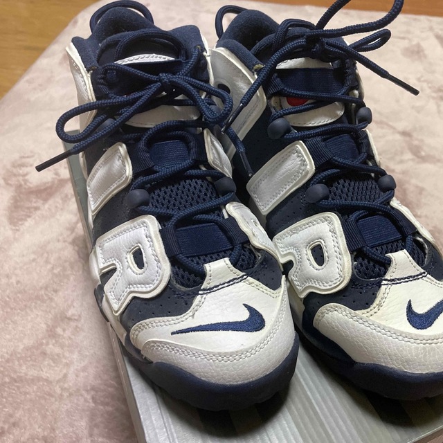 NIKEエアモア 美品レディース 23.5cm-