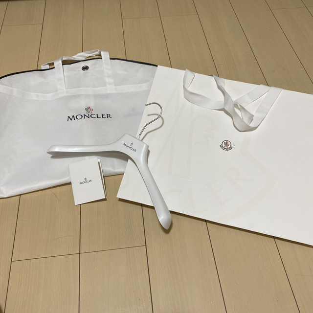 MONCLER(モンクレール)のモンクレールハンガー　モンクレール衣装カバー　モンクレールショップ袋 レディースのバッグ(ショップ袋)の商品写真