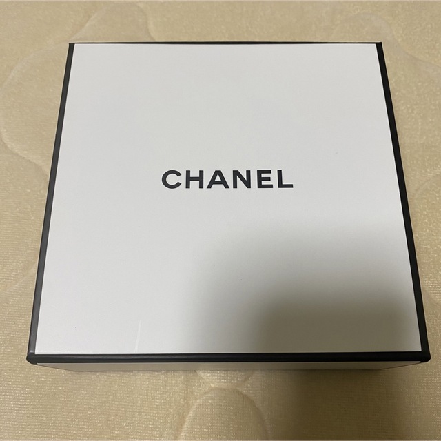 CHANEL(シャネル)の【新品未使用】CHANEL シャネル　ギフトボックス　プレゼント用　梱包 インテリア/住まい/日用品のオフィス用品(ラッピング/包装)の商品写真