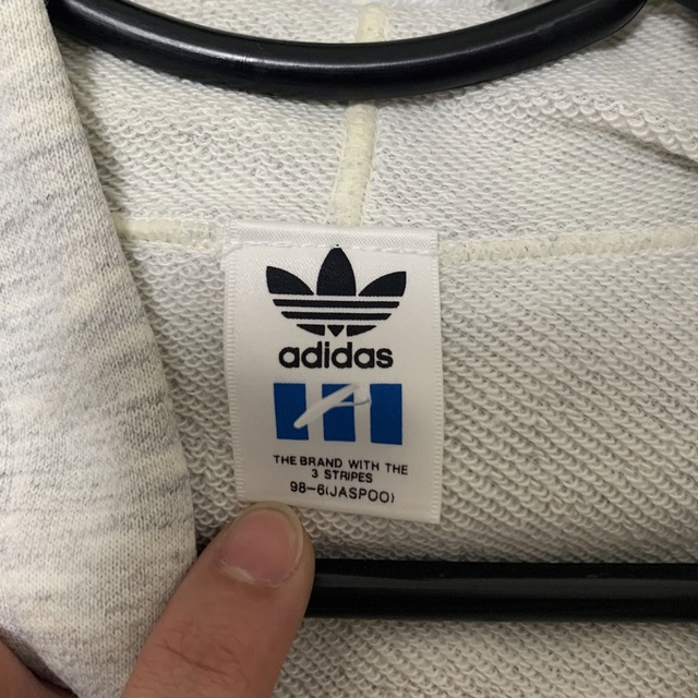 adidas(アディダス)のadidas グレーパーカー メンズのトップス(パーカー)の商品写真