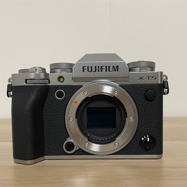 【富士フイルム】X-T5 シルバー カメラボディ FUJIFILM