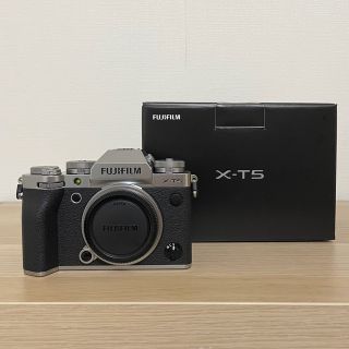 フジフイルム(富士フイルム)の【富士フイルム】X-T5 シルバー カメラボディ FUJIFILM(ミラーレス一眼)