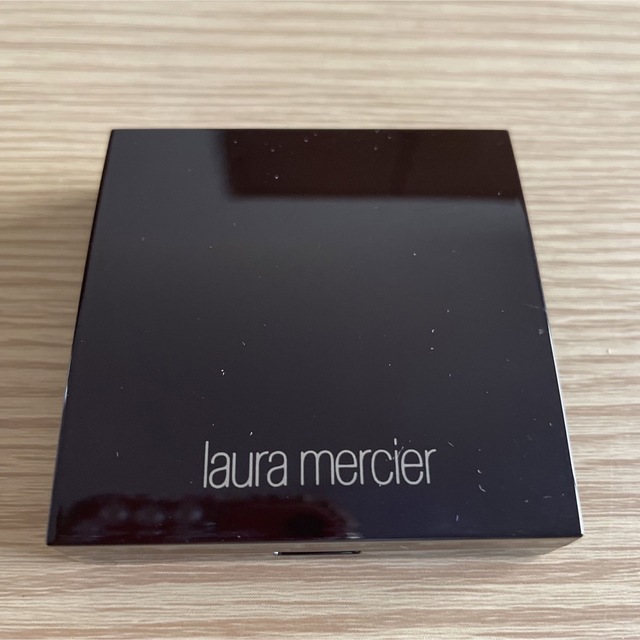 laura mercier(ローラメルシエ)のローラメルシェ　シークレットブラーリングパウダーフォーアンダーアイズ コスメ/美容のベースメイク/化粧品(フェイスパウダー)の商品写真