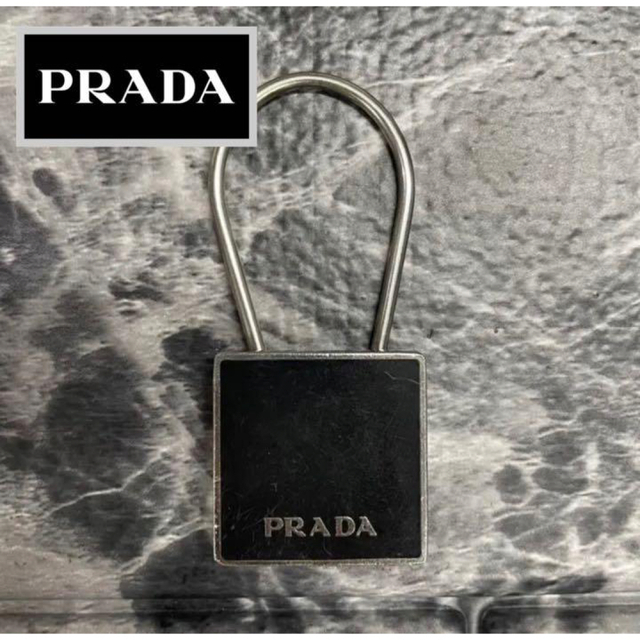 K プラダ PRADA キーホルダー キーリング ロゴ チャーム - www