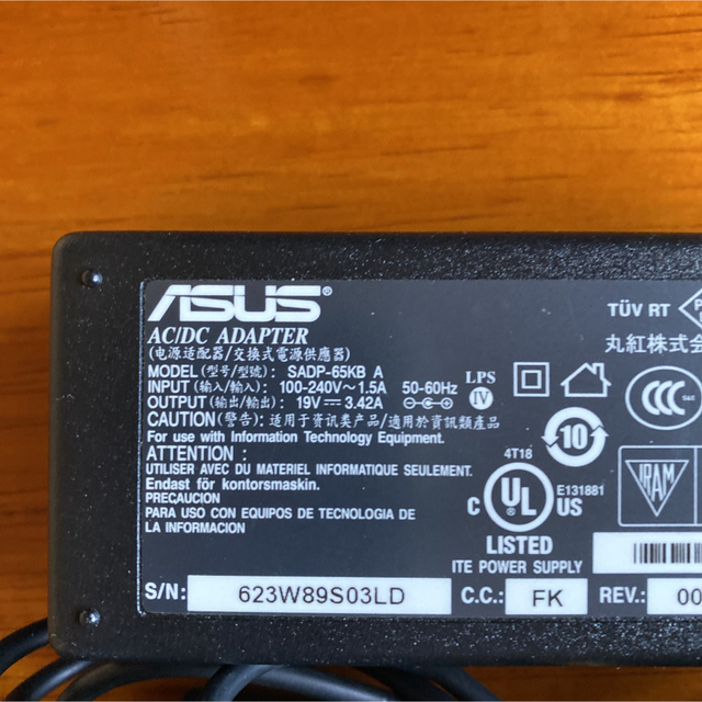 ASUS(エイスース)のASUS ACアダプター19V3.42A スマホ/家電/カメラのPC/タブレット(PC周辺機器)の商品写真