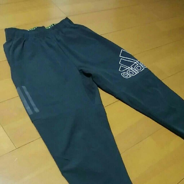 adidas(アディダス)のアディダス　130　ズボン キッズ/ベビー/マタニティのキッズ服男の子用(90cm~)(パンツ/スパッツ)の商品写真