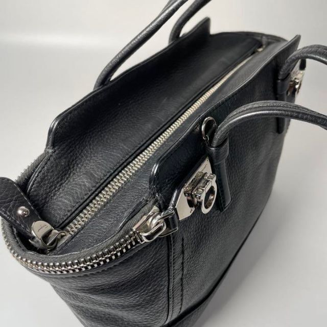 美品 サルヴァトーレフェラガモ Ferragamo ガンチーニ ハンドバッグ