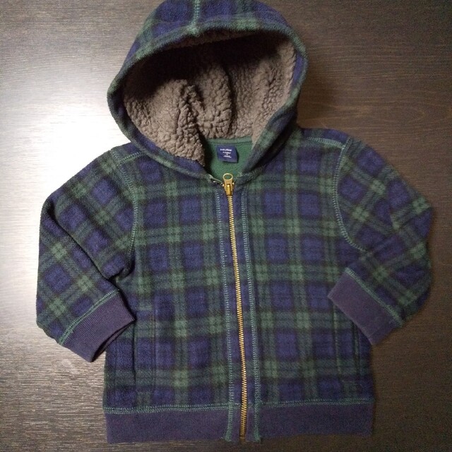 babyGAP(ベビーギャップ)のGAPフリースパーカーsize90 キッズ/ベビー/マタニティのキッズ服男の子用(90cm~)(ジャケット/上着)の商品写真