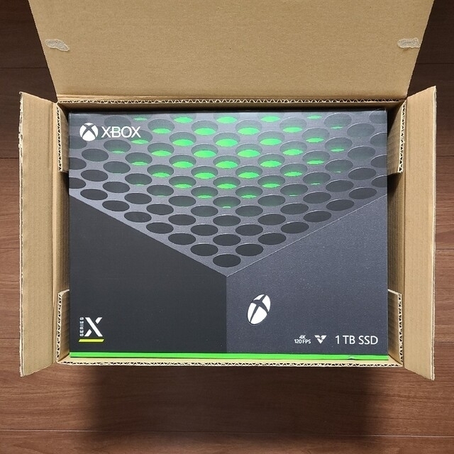 Xbox(エックスボックス)の【新品未開封】マイクロソフト　Xbox Series X　RRT-00015 エンタメ/ホビーのゲームソフト/ゲーム機本体(家庭用ゲーム機本体)の商品写真