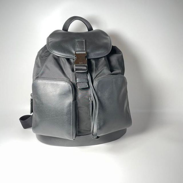 美品 プラダ PRADA リュック バッグパック 三角ロゴプレート レザー