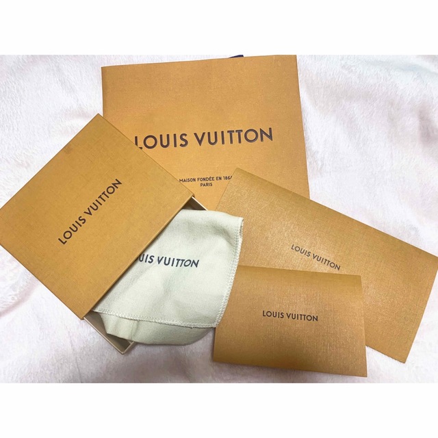 LOUIS VUITTON - ヴィトン ショッパー&箱の通販 by むむむ's shop ...