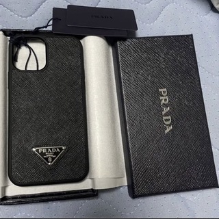 プラダ(PRADA)の美品 プラダiPhone12ケース レザーブラック シルバーロゴ(iPhoneケース)