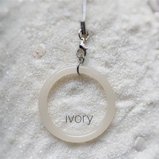 指に優しい スマホリング ストラップ color：ivory(スマホストラップ/チャーム)