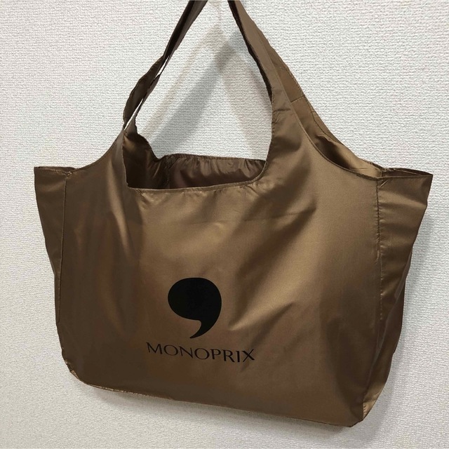 MONOPRIX モノプリ　エコバッグ ゴールド　GOLD モノプリロゴ レディースのバッグ(エコバッグ)の商品写真