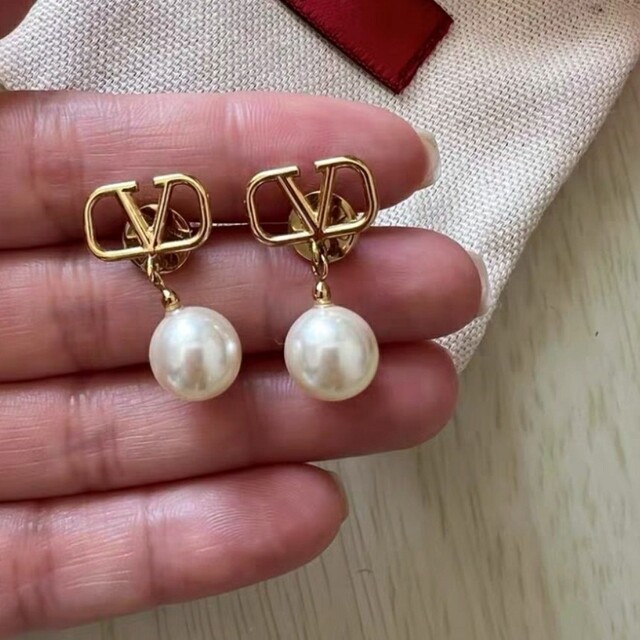 VALENTINO - ヴァレンティノ パールピアス Vロゴの通販 by Thoren's shop|ヴァレンティノならラクマ