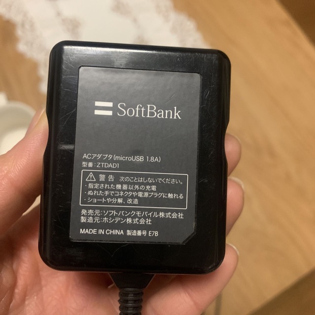 Softbank(ソフトバンク)のソフトバンク　充電器（型番:ZTDAD1 ） スマホ/家電/カメラのスマートフォン/携帯電話(バッテリー/充電器)の商品写真