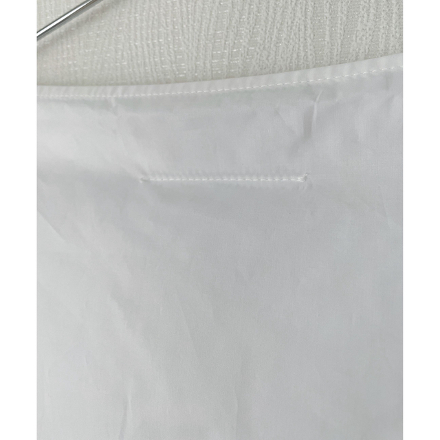 MM6(エムエムシックス)の【新品】MM6 MaisonMargiela  ノースリーブ  ホワイト シャツ レディースのトップス(シャツ/ブラウス(半袖/袖なし))の商品写真