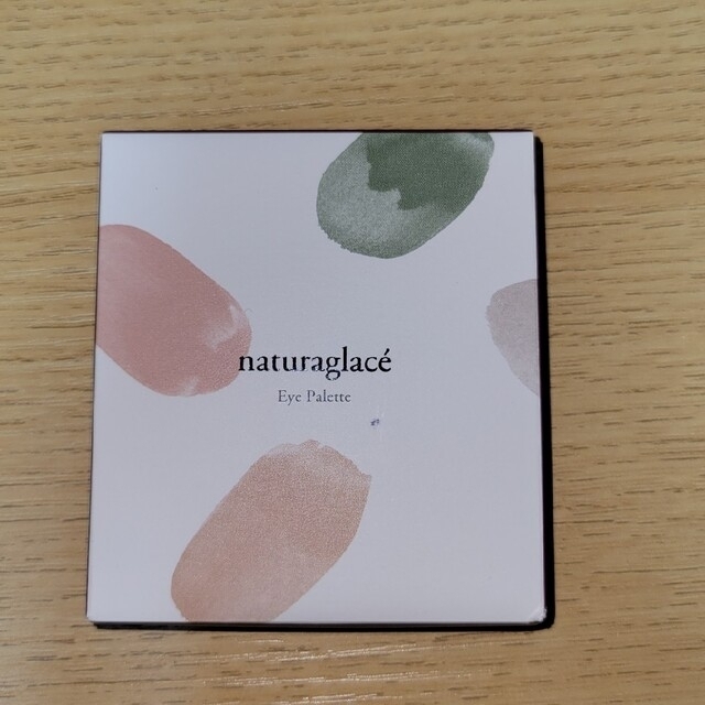 naturaglace(ナチュラグラッセ)の【再最終値下げ】naturaglace　EyePalette コスメ/美容のベースメイク/化粧品(アイシャドウ)の商品写真