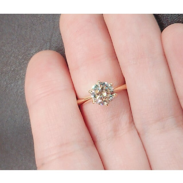 【新品】天然ダイヤモンド1.045カラットリング　18金イエローゴールド レディースのアクセサリー(リング(指輪))の商品写真