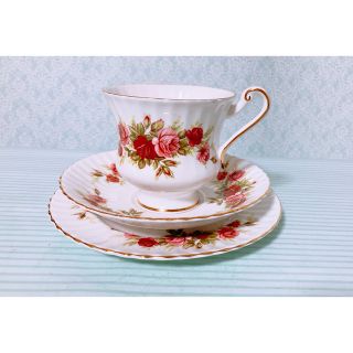 ロイヤルアルバート(ROYAL ALBERT)のパラゴン　イングリッシュローズ　トリオ(食器)