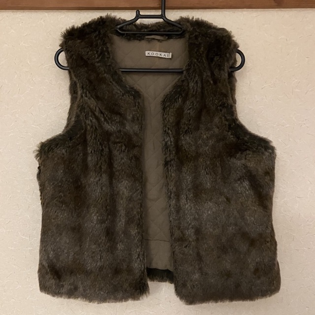 KOOKAI(クーカイ)のKOOKAI クーカイ　ファーベスト レディースのジャケット/アウター(毛皮/ファーコート)の商品写真