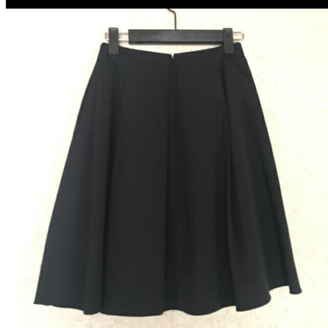 M-premier(エムプルミエ)のm’s selectの黒フレアスカートエムズブラック レディースのスカート(ひざ丈スカート)の商品写真